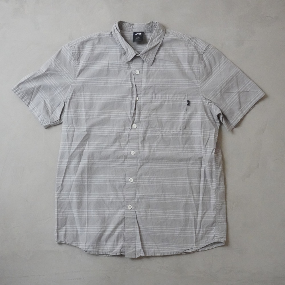 Oakley Striped Button Down Shirt Medium Mens Grey White Short Sleeve Cotton Y2K